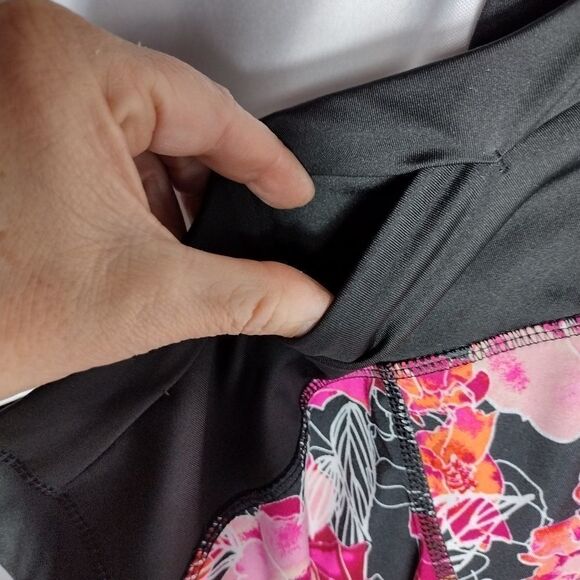 Danskins capris - Picture 8 of 8